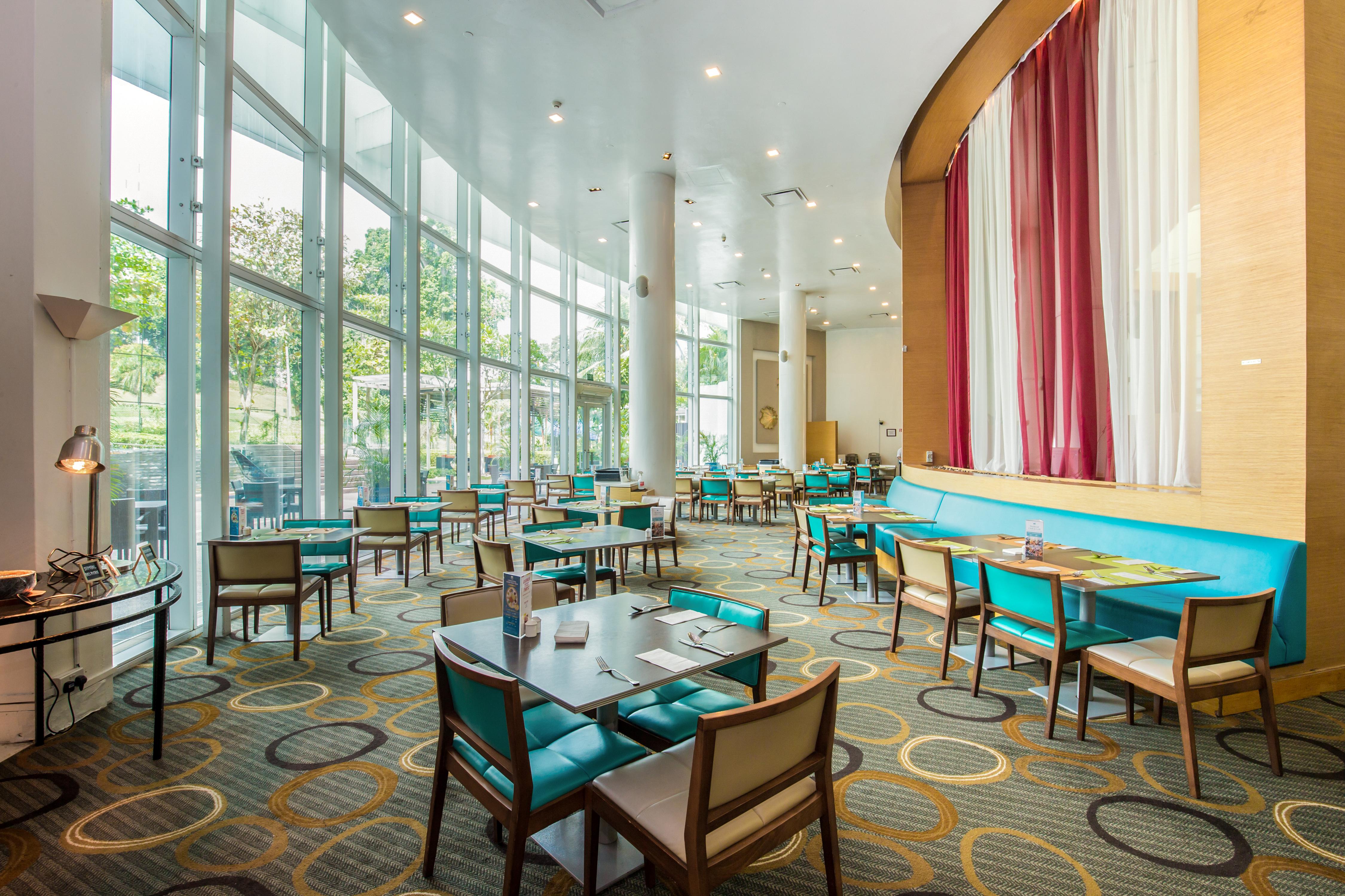 Khách sạn Village Changi By Far East Hospitality 4*